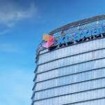 Axiata Group Berhad dan Sinar Mas Teken Merger di Depan Presiden Prabowo