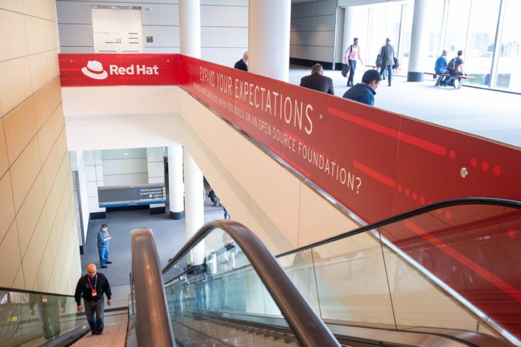 Red Hat OpenShift Terbaru Sederhanakan Migrasi Penyimpanan dan Pengelolaan Virtual Machine