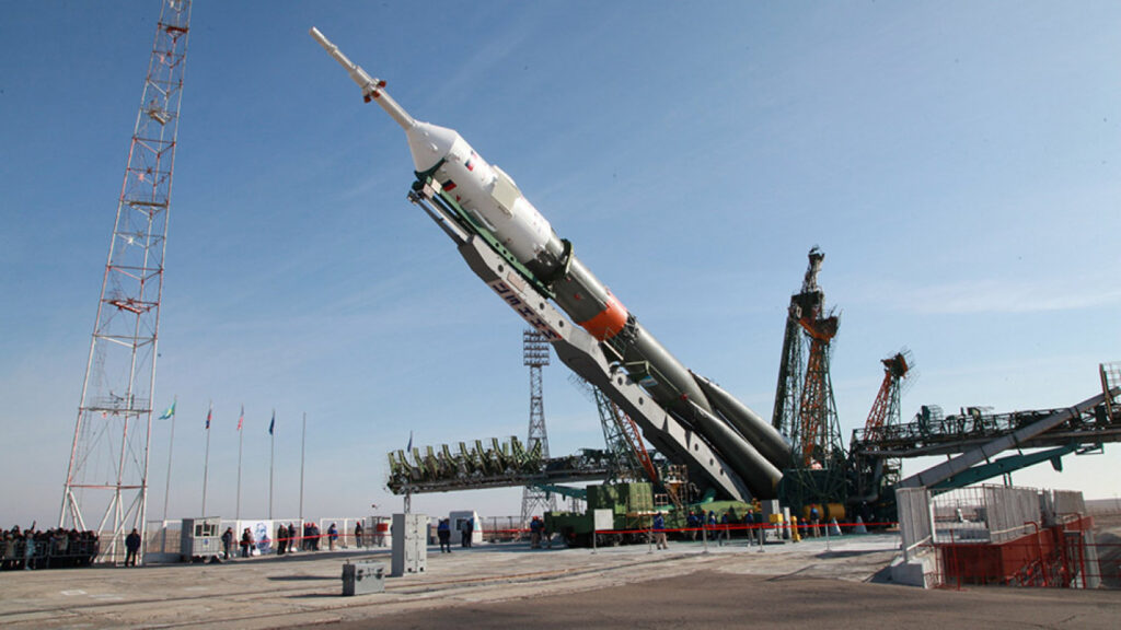 Roscosmos Diperkirakan Luncurkan Satelit Low Earth Orbit
